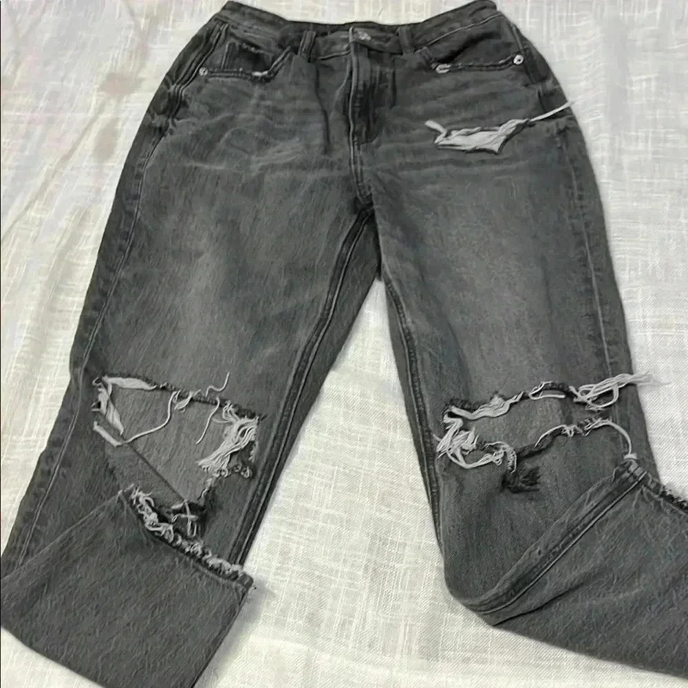 AMERICAN EAGLE BLACK MOM JEAN